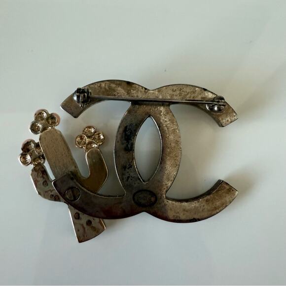 CHANEL pin/brooch with cactus Authentic Retail 1200$ - Picture 3 of 7